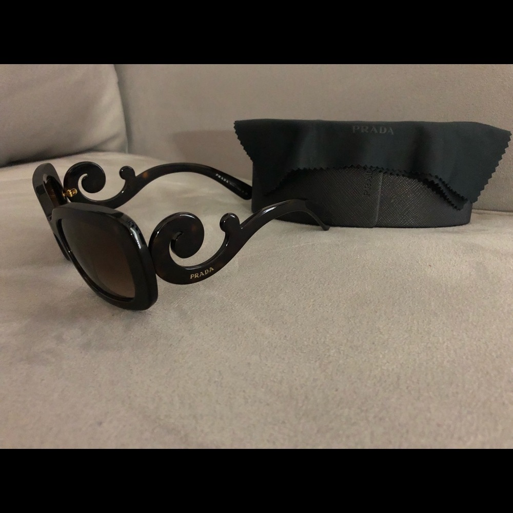 Leads sunglasses like new